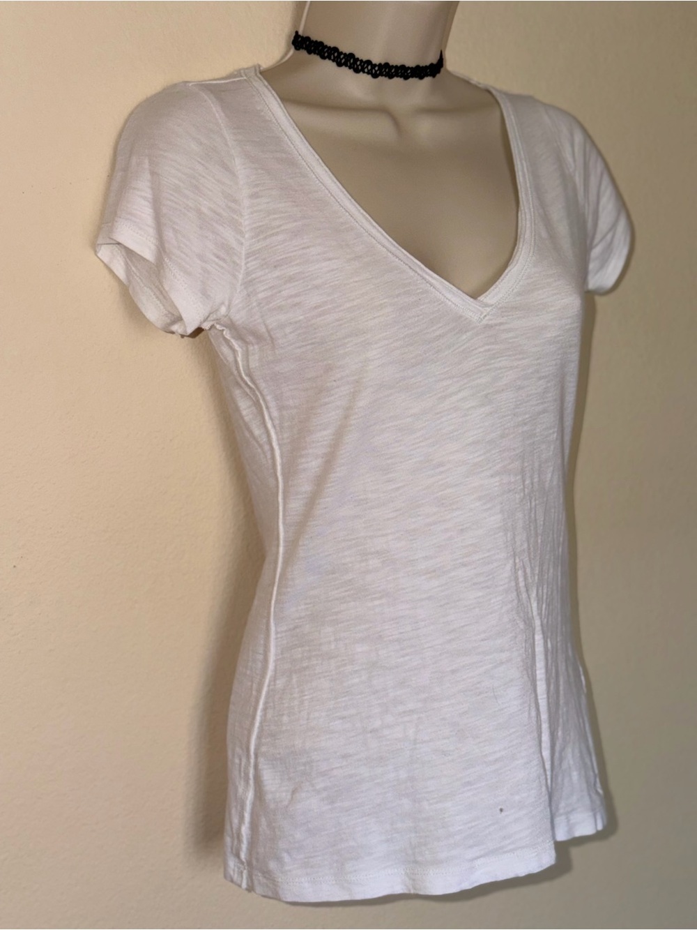 Gilly Hicks XSmall White V-Neck Burnout Short Sleeve Tee - Picture 3 of 13